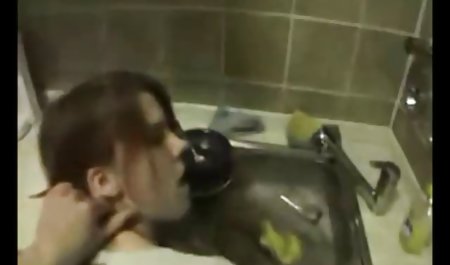 魅力的な湯たんぽを裸で遊ぶ女の滑り. jd ハメ 撮り 動画